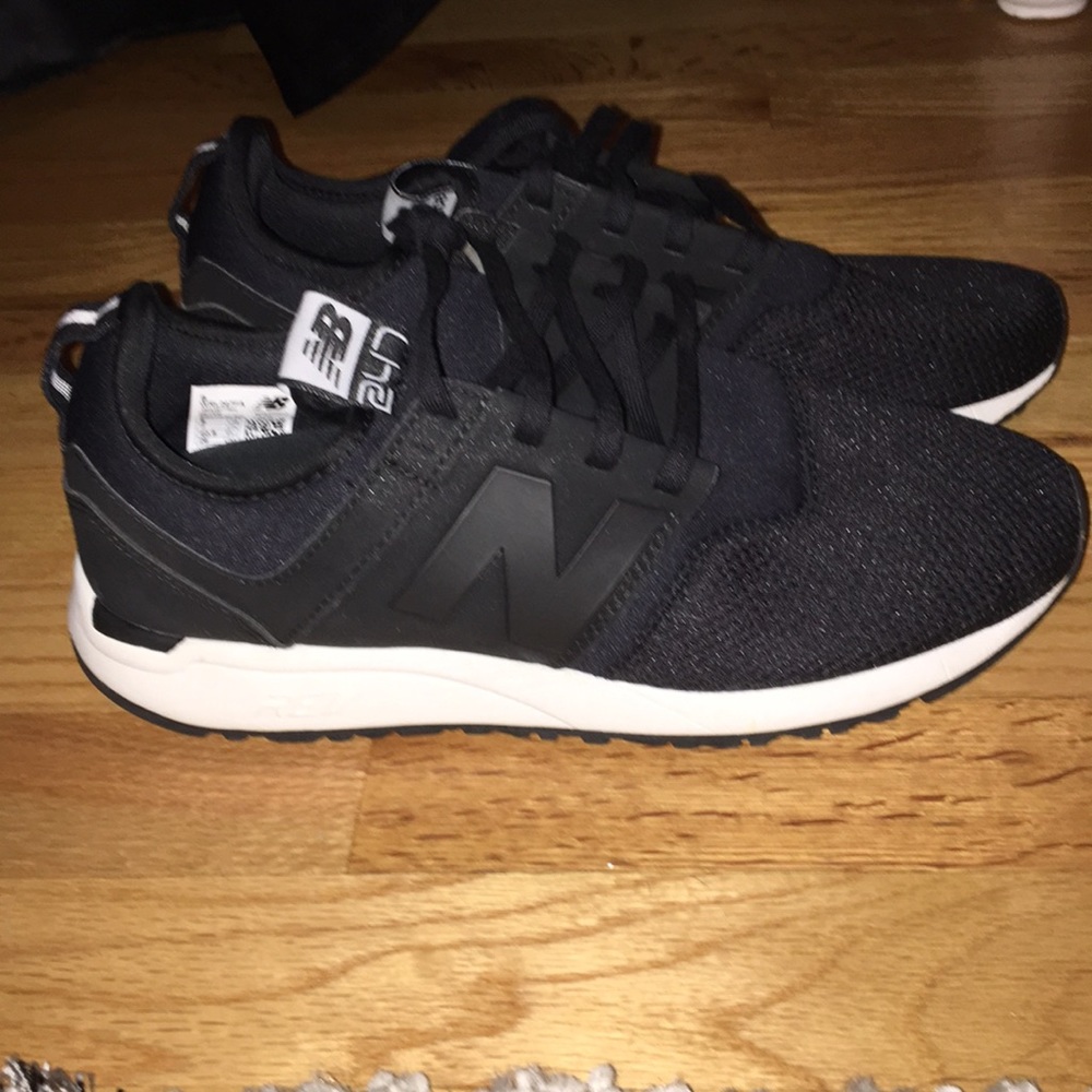 NEW BALANCE SNEAKERS